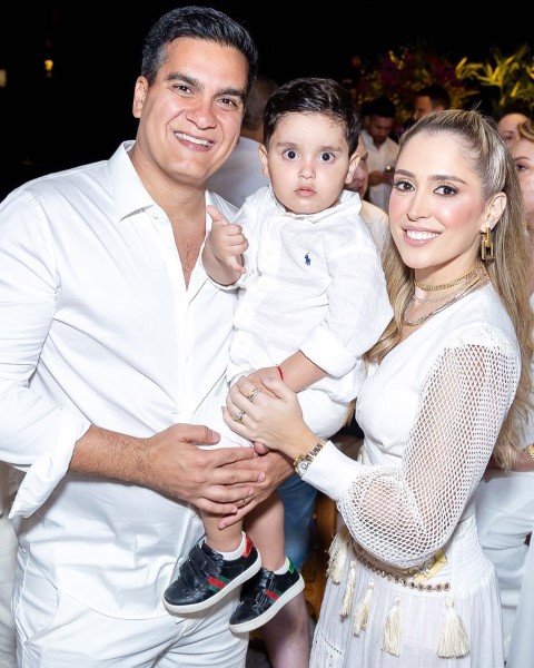 Hélio e Camila Arruda e o filho João Gabriel
