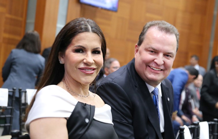A prefeita de Jaciara e mulher do deputado Max Russi, Andréia Wagner