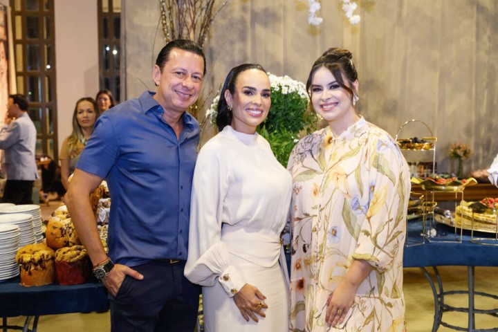 Alessandro Albert e sua esposa Annelise Albert, com amiga