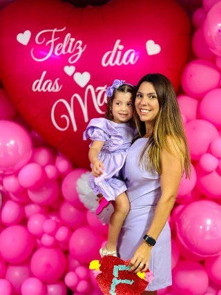 Fernanda Castrillon Belone com a filha