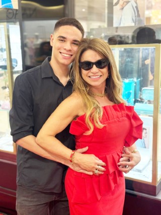 Marlene Sylveira com o filho Eduardo